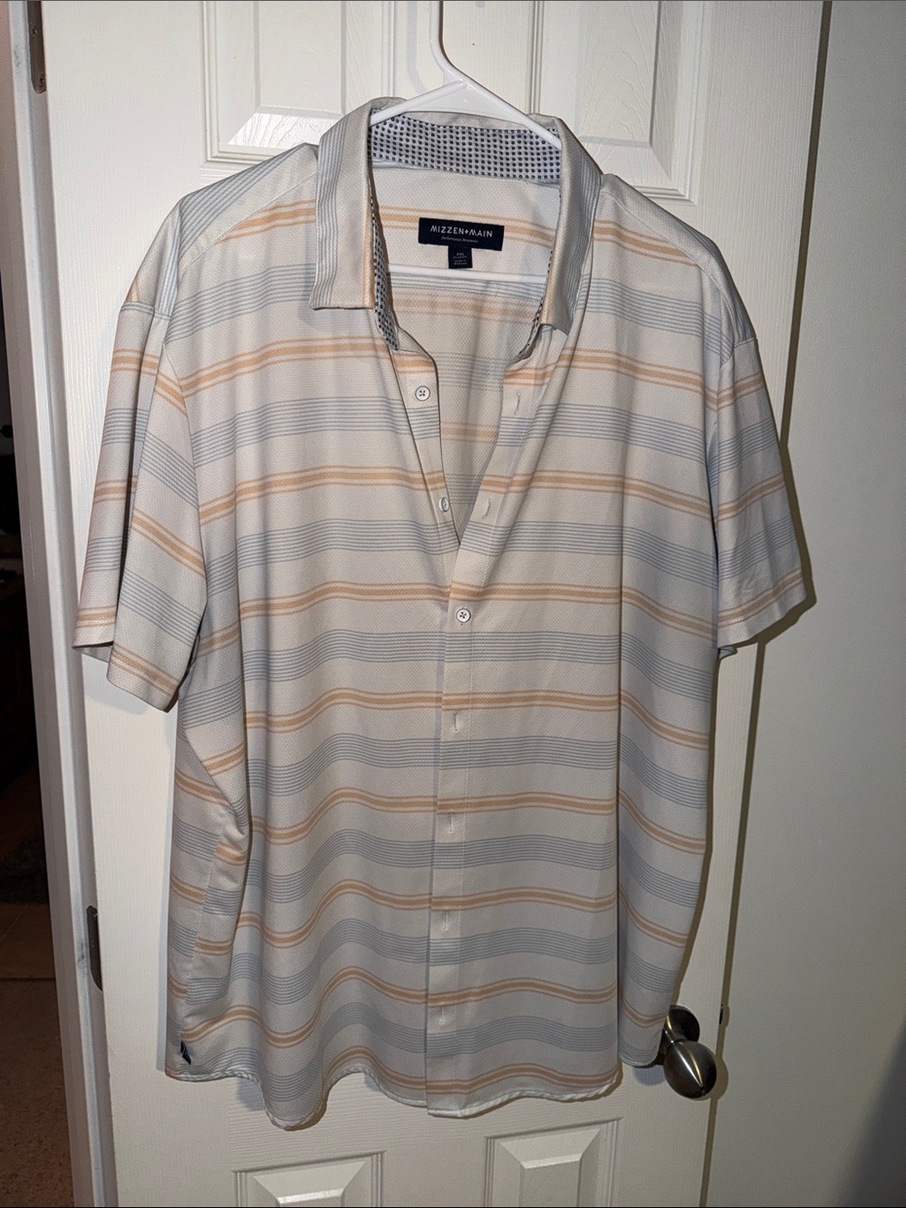 Mizzen+Main Short-Sleeve Striped Button-Down Shirt in Cream, Tan & Gray